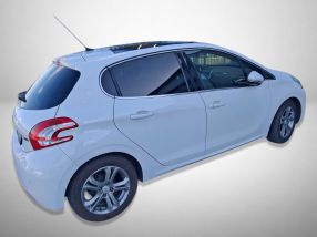 Peugeot 208 - 2012