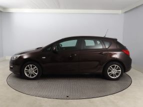 Opel Astra - 2013