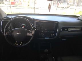 Mitsubishi Outlander - 2016