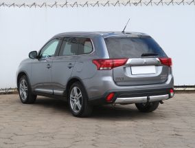 Mitsubishi Outlander - 2016