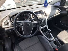 Opel Astra - 2012