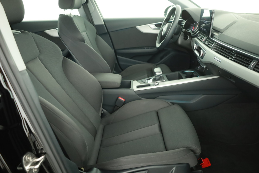 Audi A4, 2022