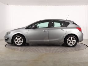 Opel Astra - 2013