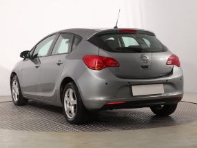 Opel Astra - 2013