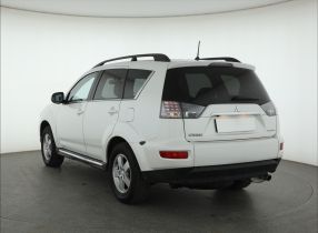 Mitsubishi Outlander - 2012