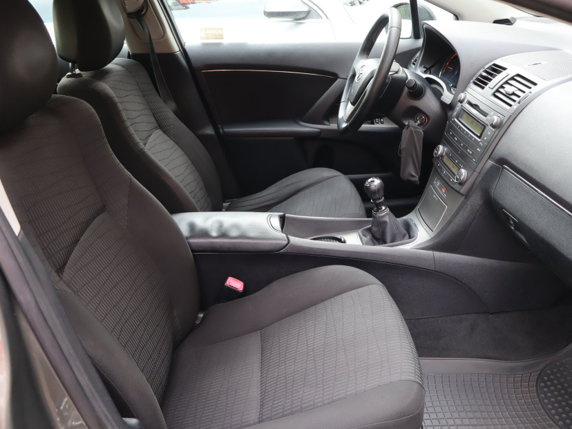 Toyota Avensis, 2010