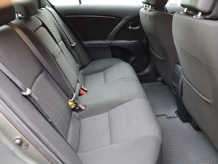 Toyota Avensis, 2010