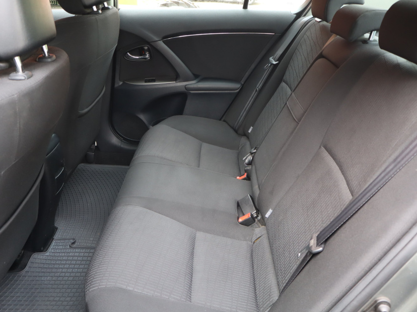 Toyota Avensis, 2010
