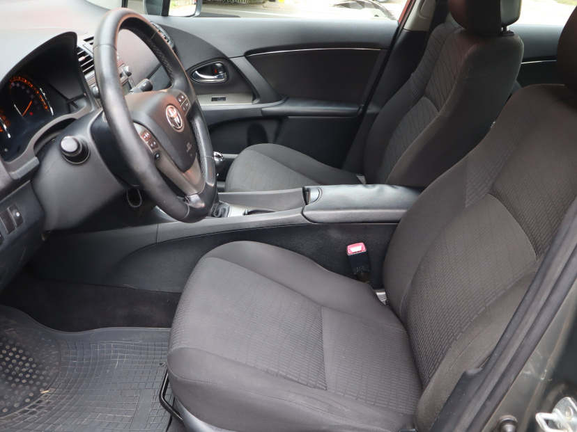Toyota Avensis, 2010