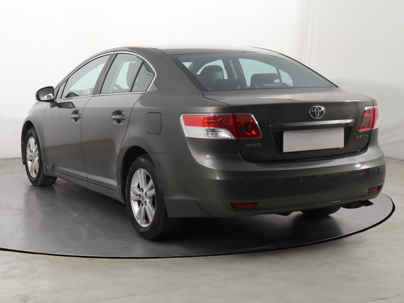 Toyota Avensis, 2010