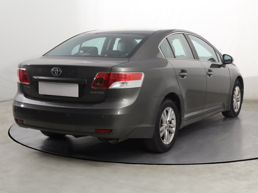 Toyota Avensis, 2010