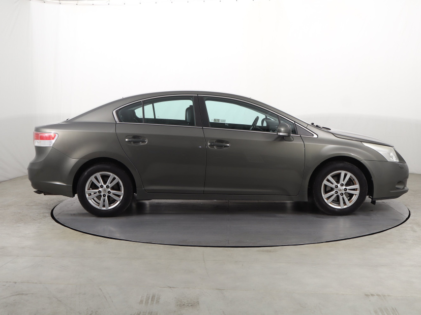 Toyota Avensis, 2010