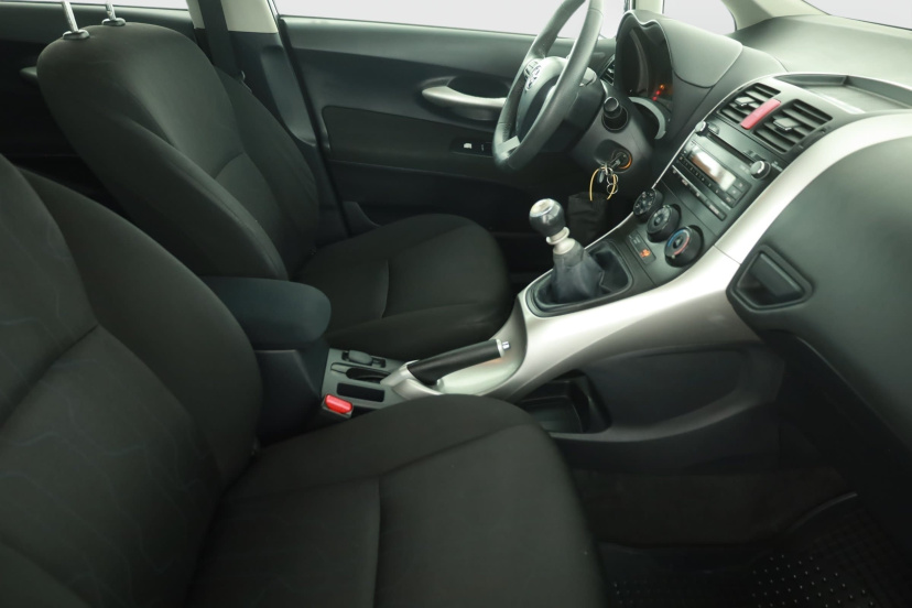 Toyota Auris, 2011