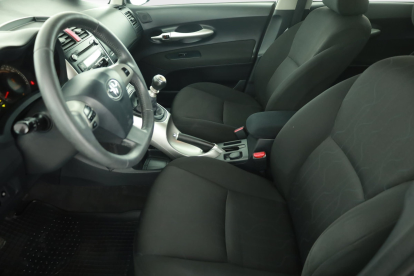 Toyota Auris, 2011