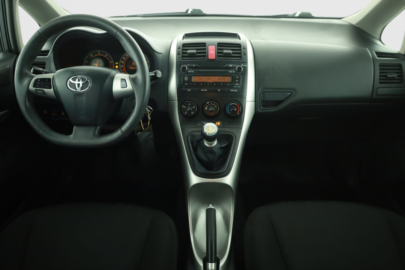 Toyota Auris, 2011