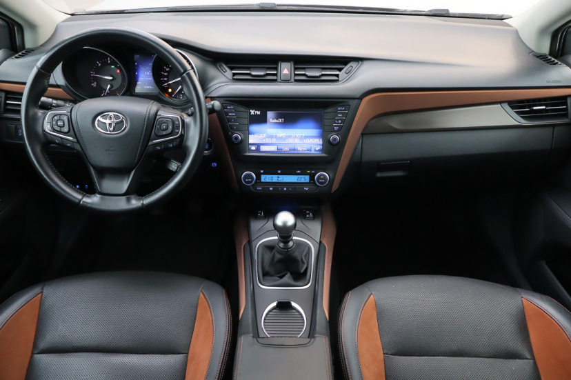 Toyota Avensis, 2015