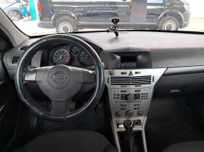 Opel Astra - 2012