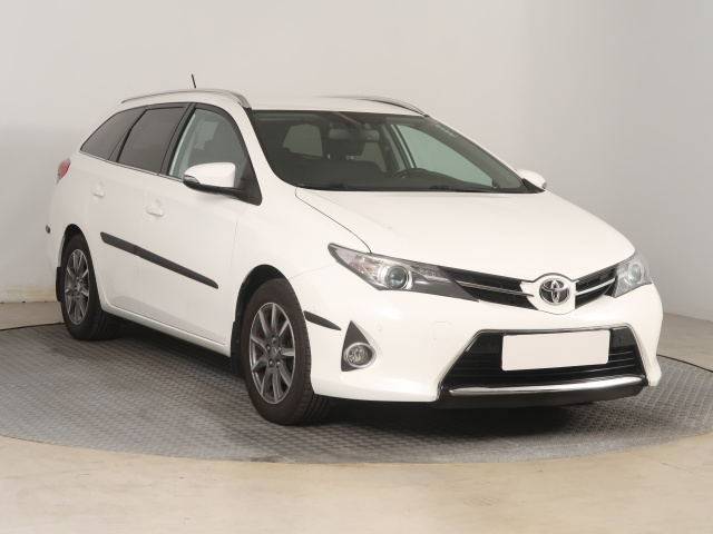 Toyota Auris 2015