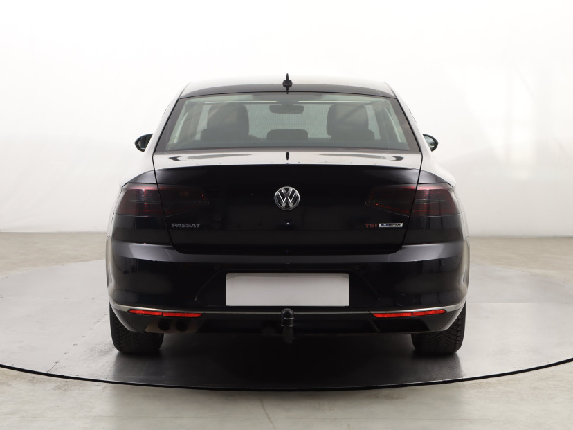 Volkswagen Passat, 2016