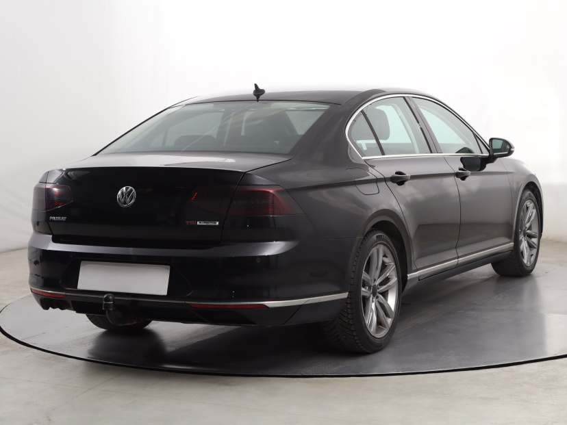 Volkswagen Passat, 2016