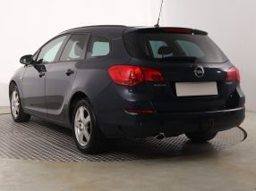 Opel Astra - 2011