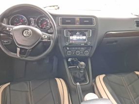 Volkswagen Jetta - 2016