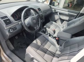 Volkswagen Touran - 2012