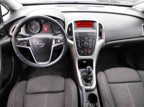 Opel Astra - 2011