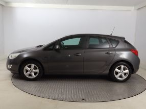 Opel Astra - 2011