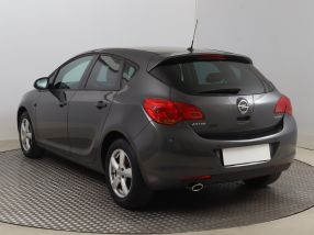 Opel Astra - 2011