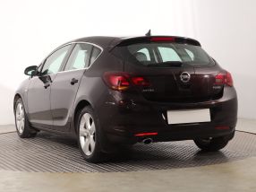 Opel Astra - 2011
