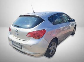 Opel Astra - 2012