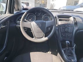Opel Astra - 2012