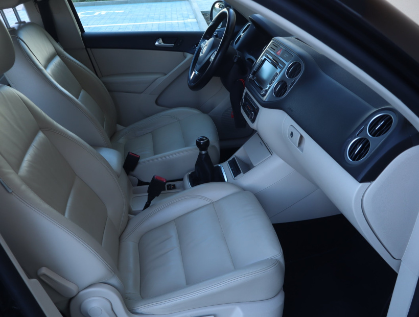 Volkswagen Tiguan, 2011