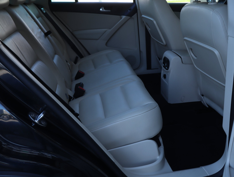 Volkswagen Tiguan, 2011
