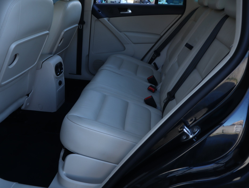 Volkswagen Tiguan, 2011