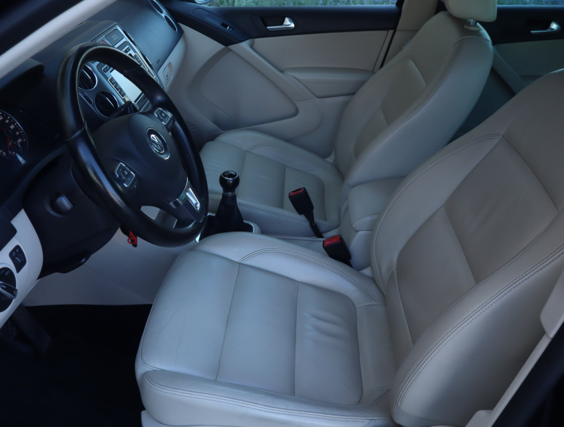Volkswagen Tiguan, 2011