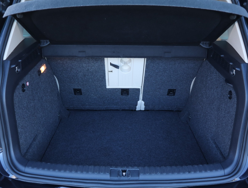 Volkswagen Tiguan, 2011