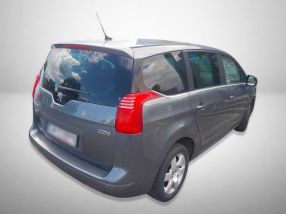 Peugeot 5008 - 2011