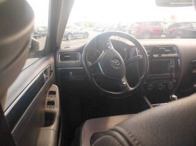 Volkswagen Jetta - 2016