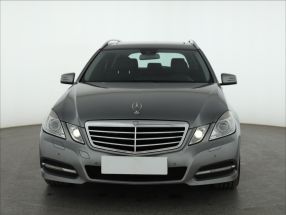 Mercedes-Benz E - 2009