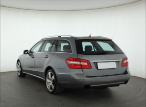 Mercedes-Benz E - 2009