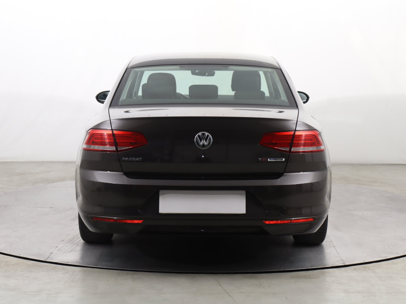 Volkswagen Passat, 2015