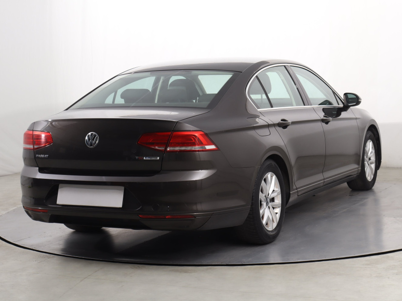 Volkswagen Passat, 2015