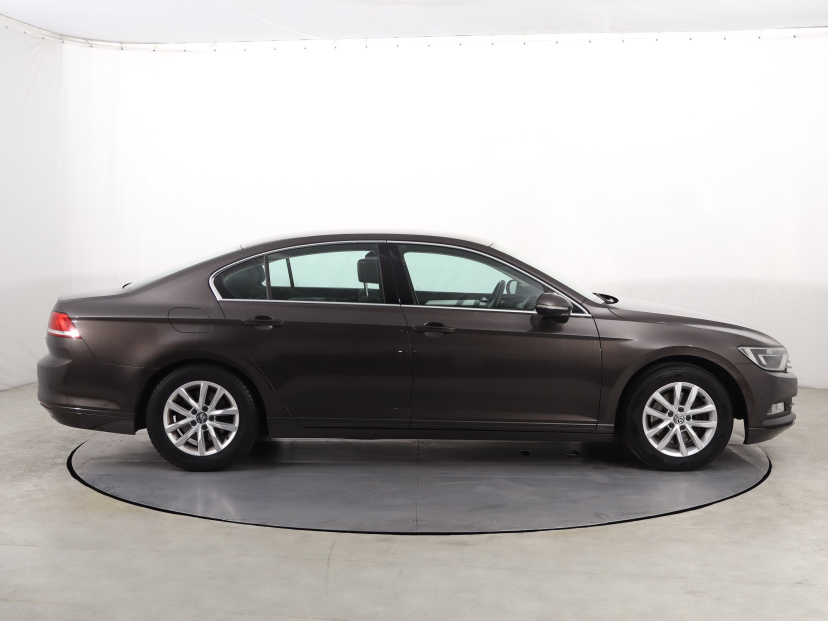 Volkswagen Passat, 2015