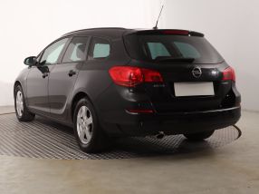 Opel Astra - 2011