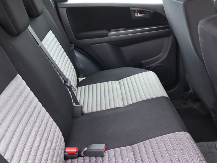 Suzuki SX4, 2011