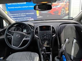 Opel Astra - 2011