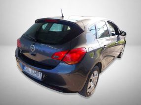 Opel Astra - 2011