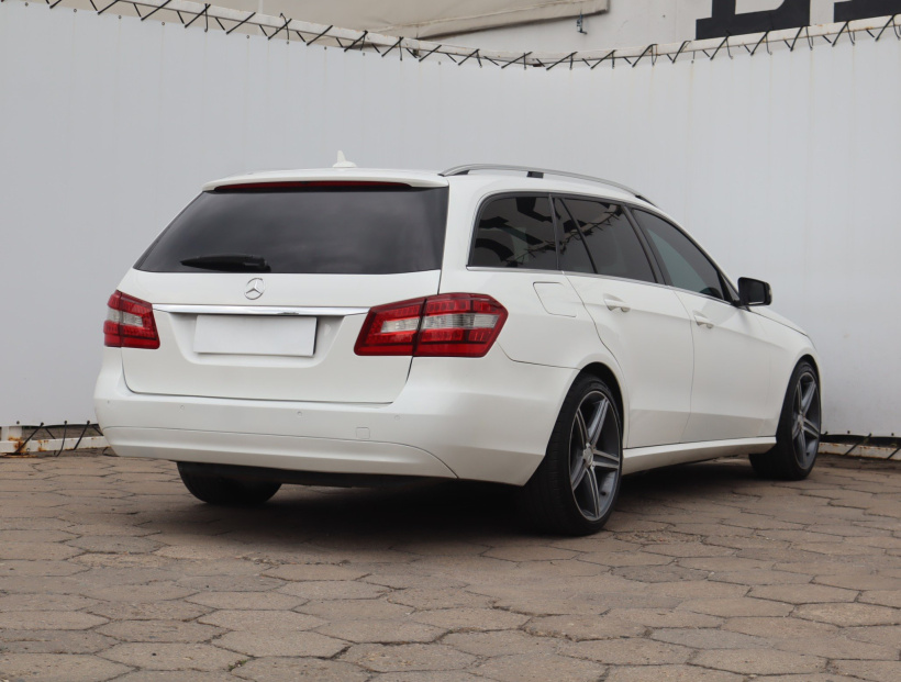 Mercedes-Benz E, 2012